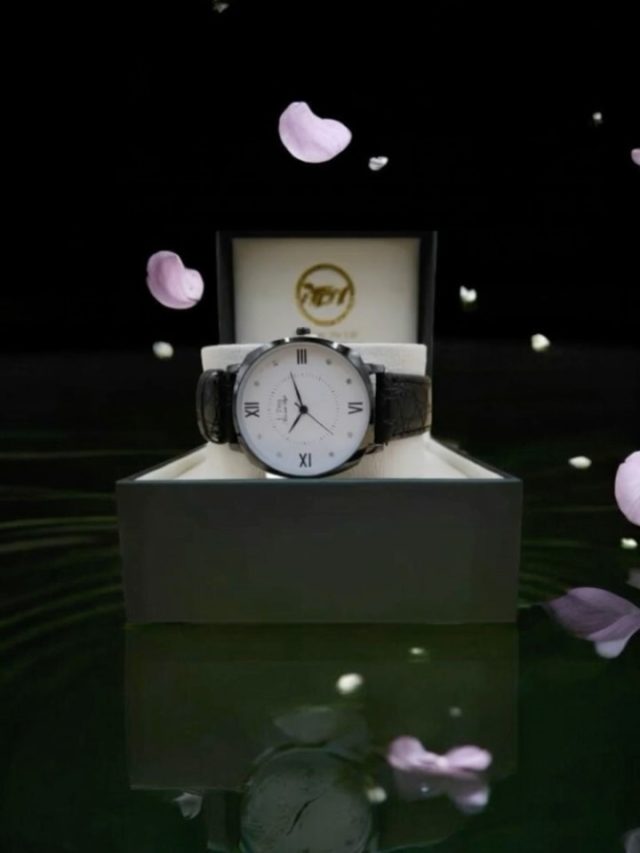 Make a statement with the I-Tem Elliot Cohen I-TW770 Fancy Watch! Its modern black frame dial, shielded by sapphire glass, and paired with a trendy multi-color Italian leather strap, is the perfect blend of style and innovation. I-Tem Innovation by Temi

#item #innovationbytemi #menwristwatches #menfashion #trend