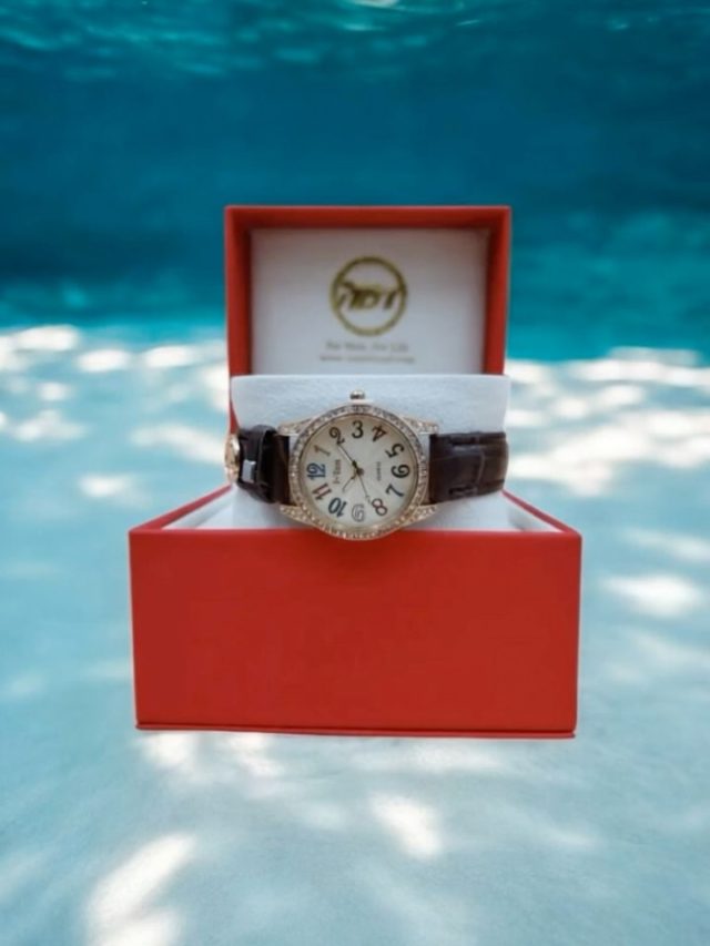 Discover the Perfect Blend of Style and Elegance with I-Tem's I-TW165 Rhinestone Quartz Watch! This Breathtaking Timepiece Boasts an Italian Leather Strap - I-Tem Innovation by Temi

#item #innovationbytemi #mensfashion #menstyle #trend